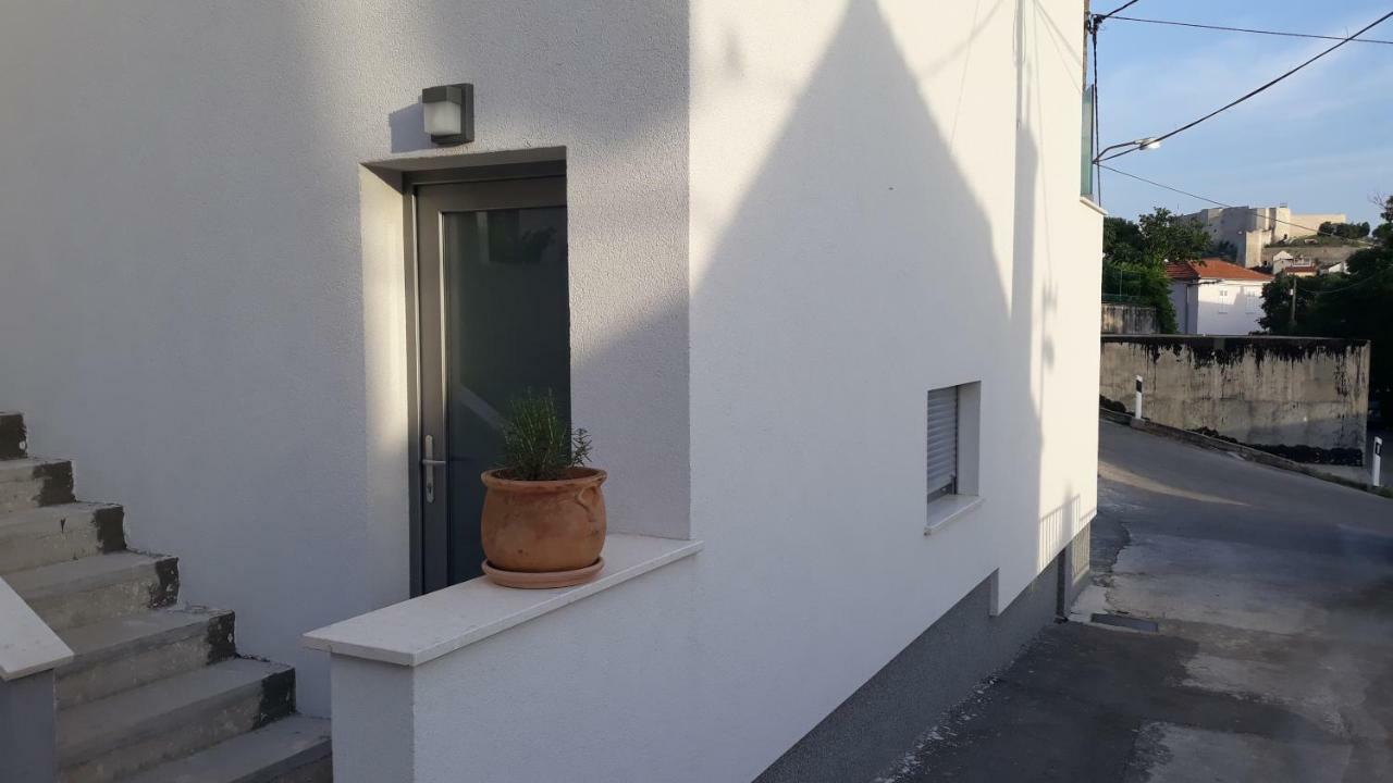 Viola Apartment & Free Parking 希贝尼克 外观 照片
